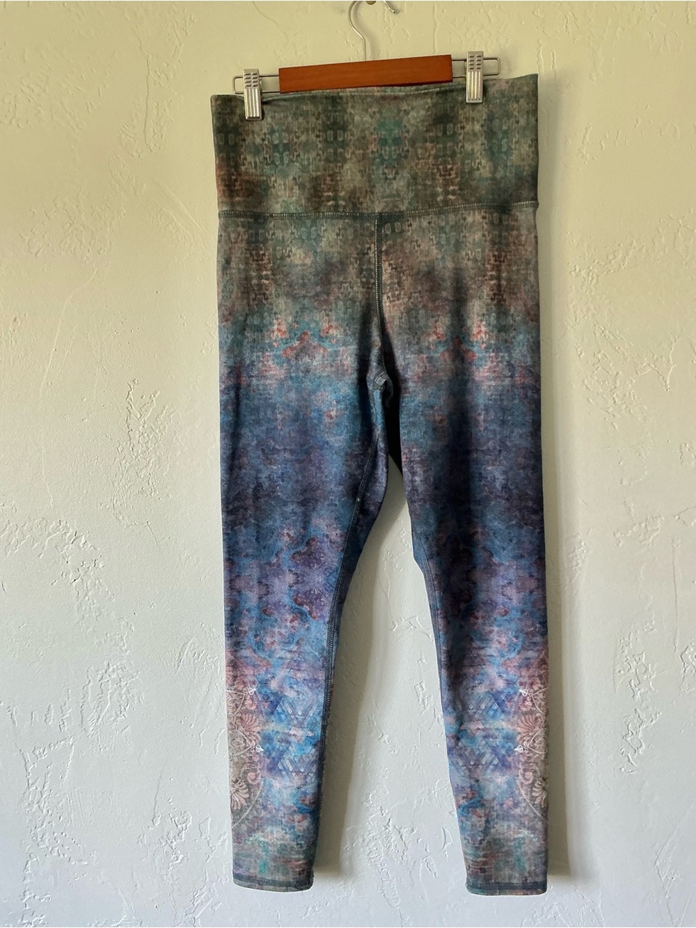 Evolution and Creation Blue-Green Ombre Patterned Leggings